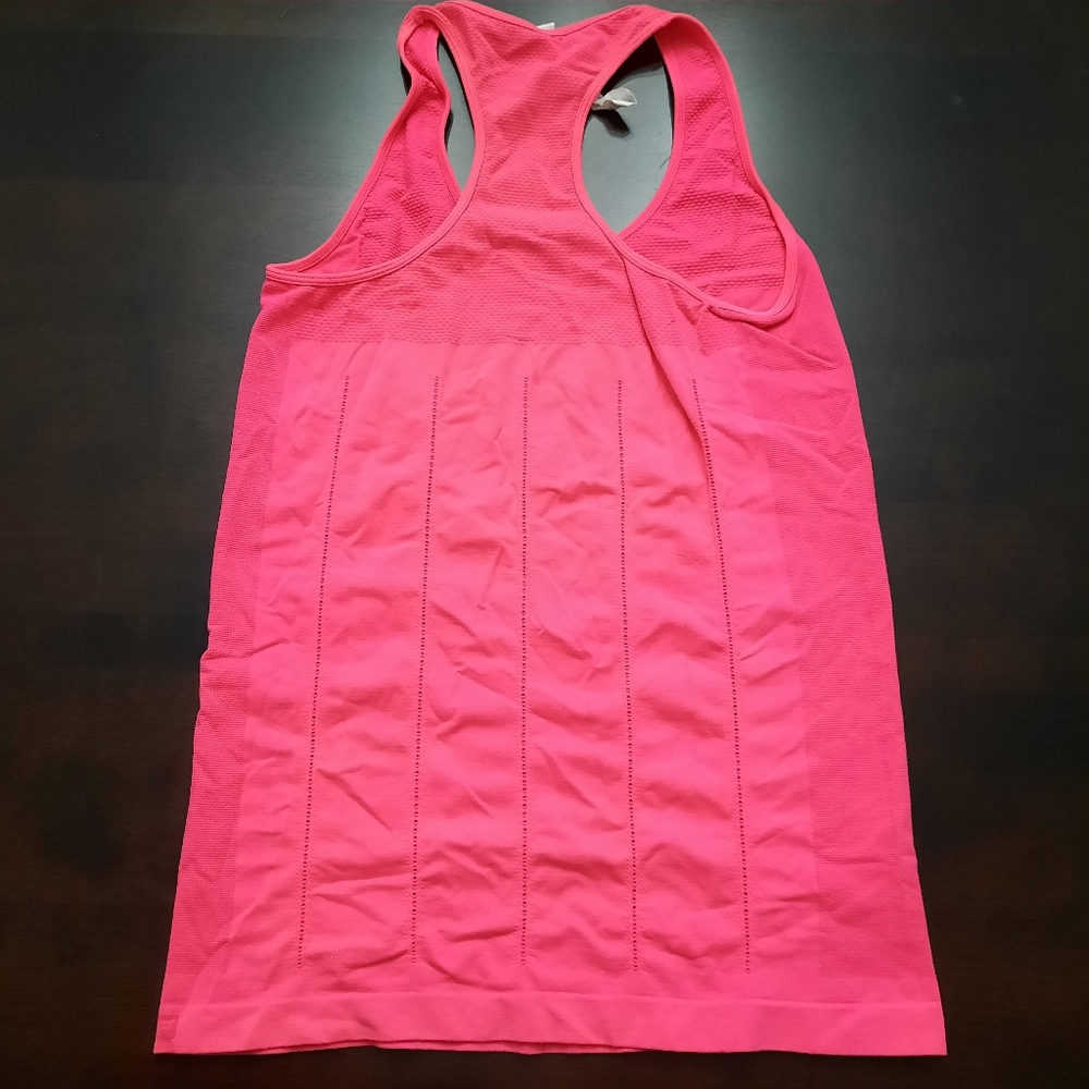Fabletics Delta Seamless Tank - Picture 4 of 5